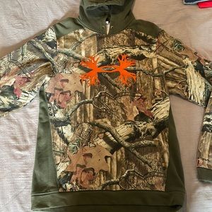 Camp Underarmour Hoodie Large (fits tight)